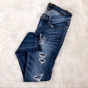 JUDY BLUE distressed skinny blue jean.